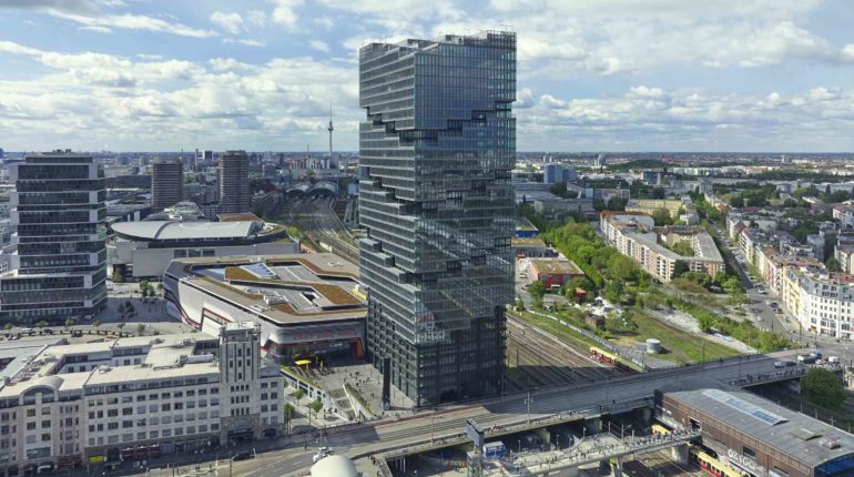 Neue Landmarke mitten in Berlin: Der „East Side Edge Tower“, Architekten: BIG – Bjarke Ingels Group.